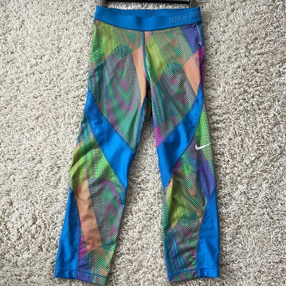 Nike Pro Hypercool Frequency Compression Capri - Picture 7 of 11